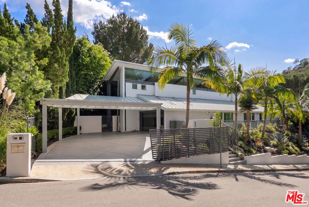 8538 Eastwood Road