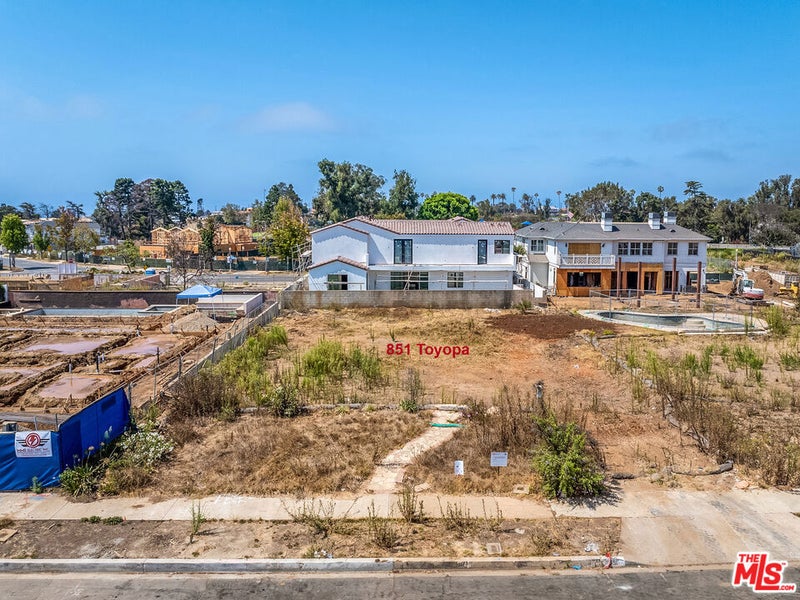 851 Toyopa Drive