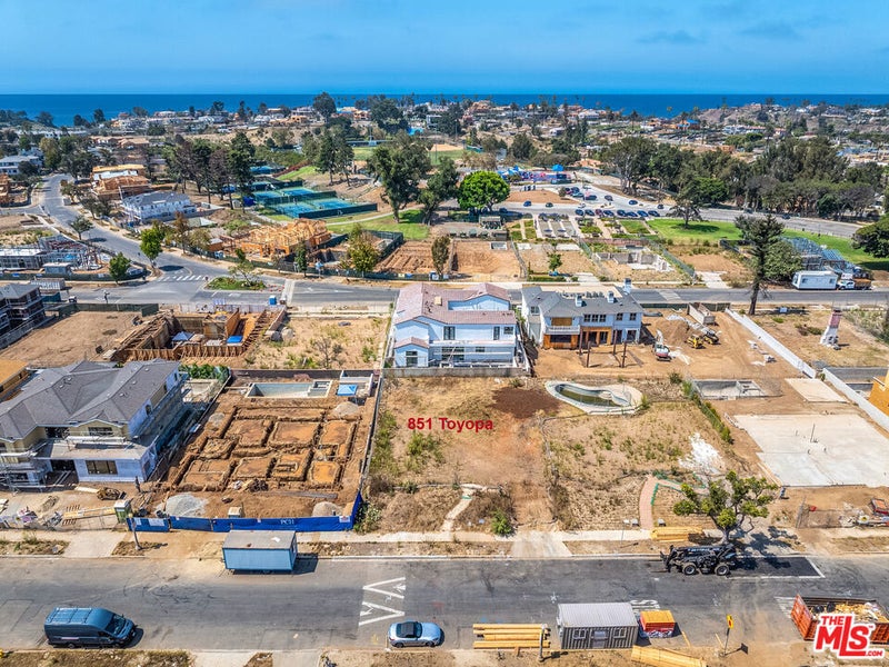 851 Toyopa Drive