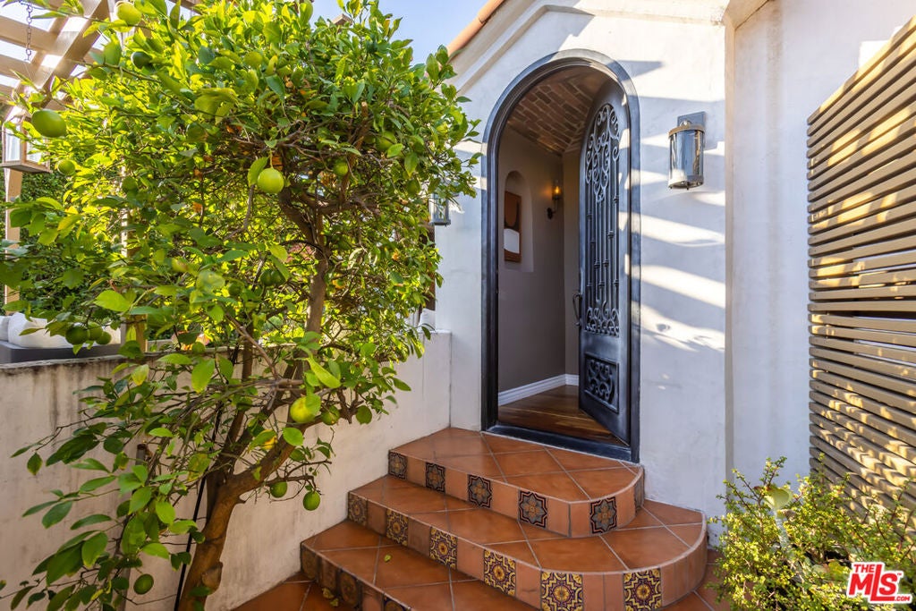 8015 Rosewood Avenue