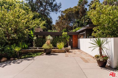 219 Chautauqua Boulevard Pacific Palisades CA 90272