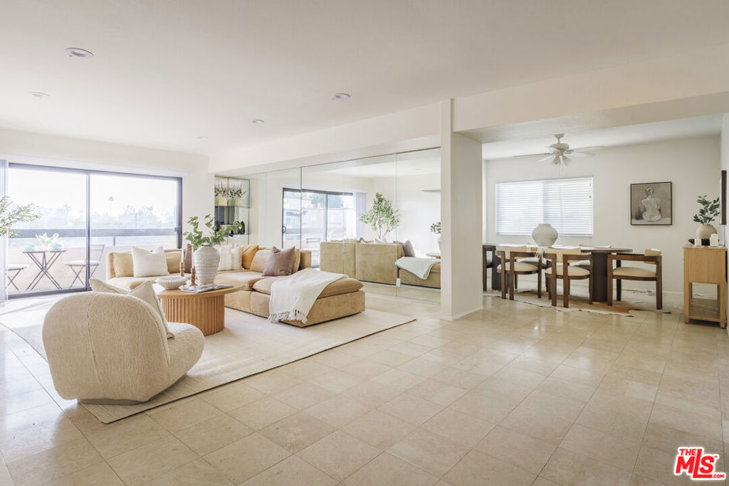 4829 Whitsett Avenue 301