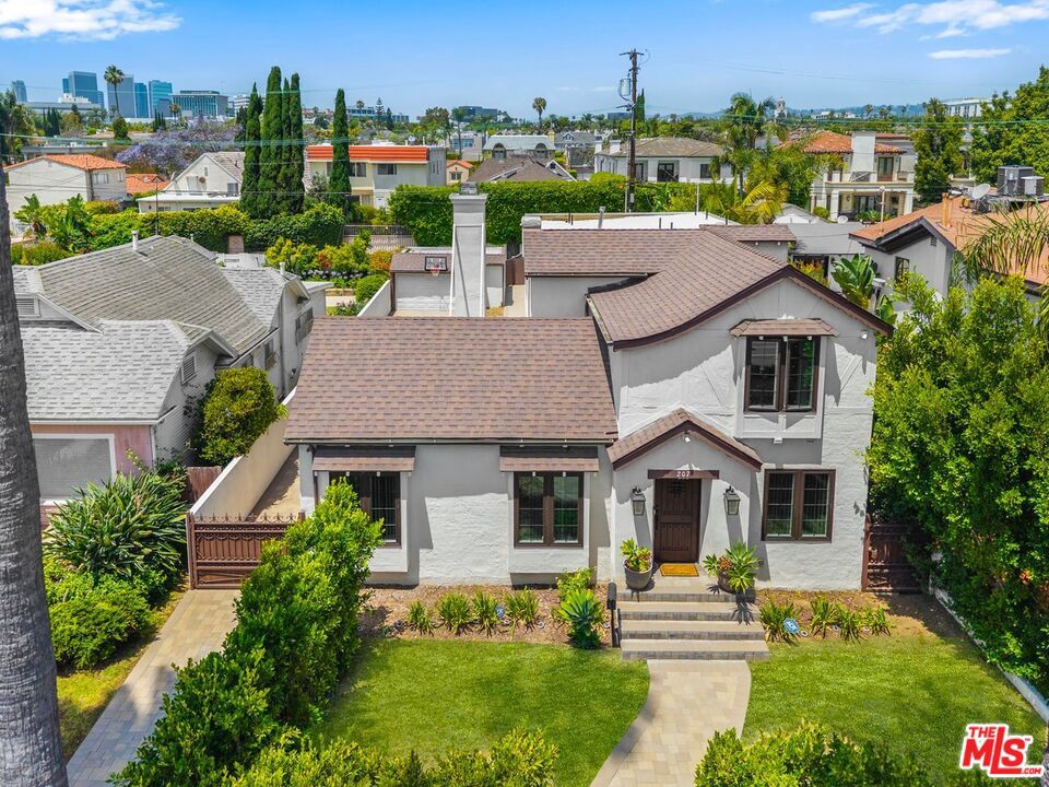 Properties 1 207 N Doheny Drive