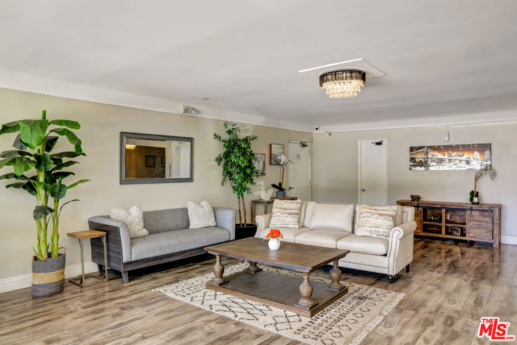 12325 Chandler Boulevard