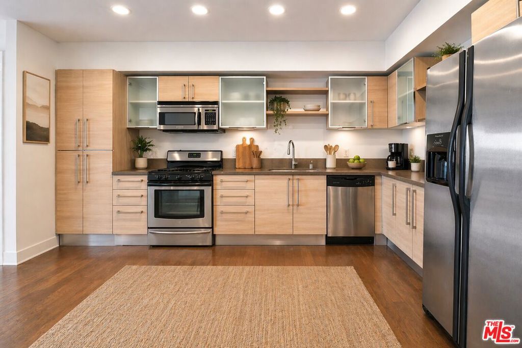 1234 Wilshire Boulevard 204