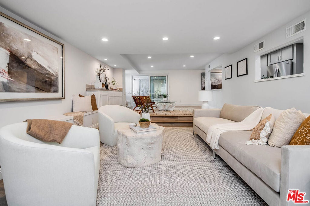 441 N Oakhurst Drive 203