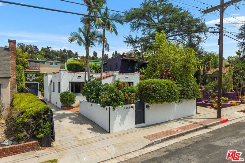 2366 Edgewater Terrace