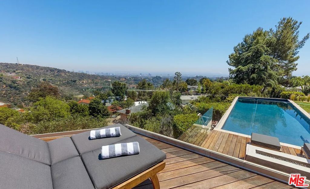 2528 Westridge Road