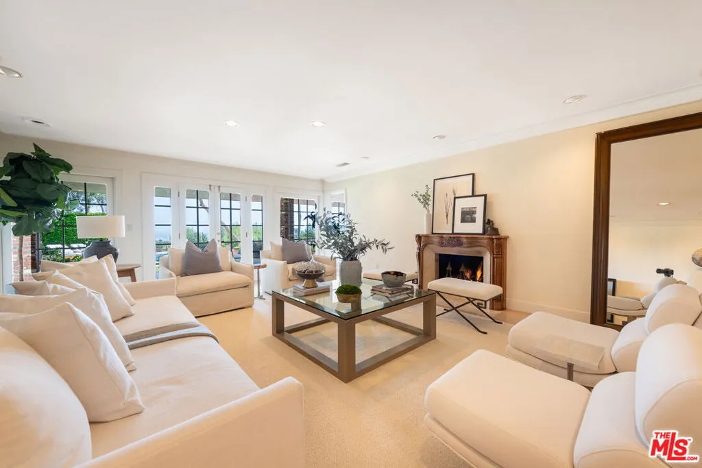 Encino, California 91436, United States, 5 Bedrooms Bedrooms, ,4 BathroomsBathrooms,Residential,Active,159322