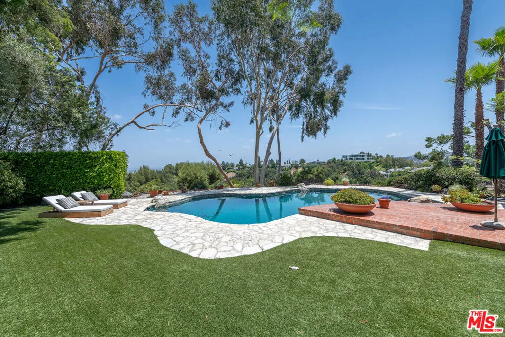 Encino, California 91436, United States, 5 Bedrooms Bedrooms, ,4 BathroomsBathrooms,Residential,Active,159322