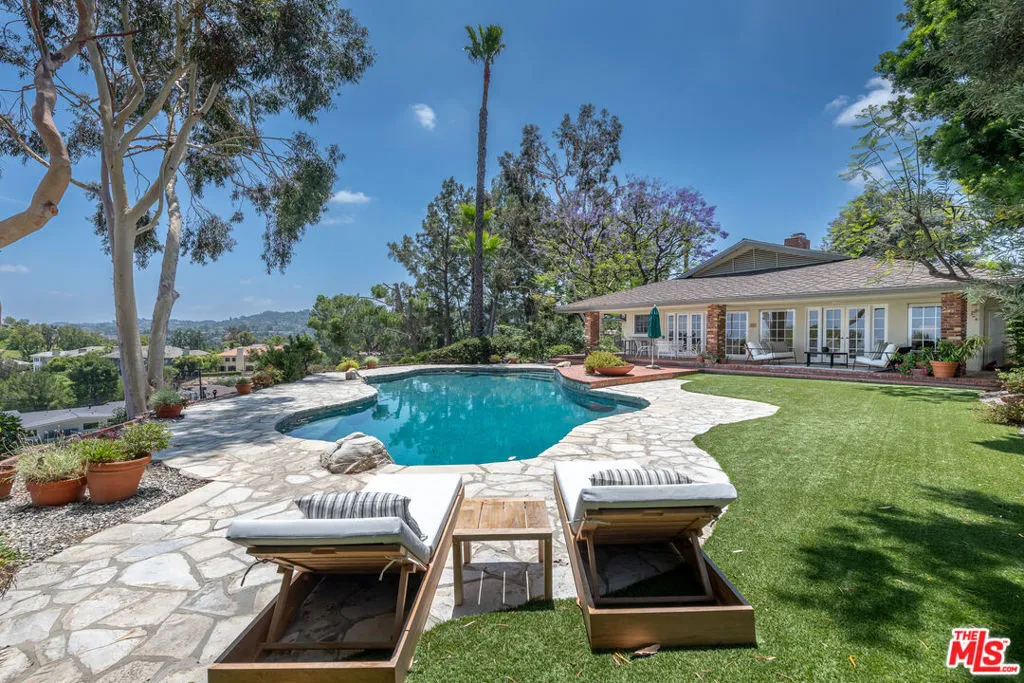 Encino, California 91436, United States, 5 Bedrooms Bedrooms, ,4 BathroomsBathrooms,Residential,Active,159322