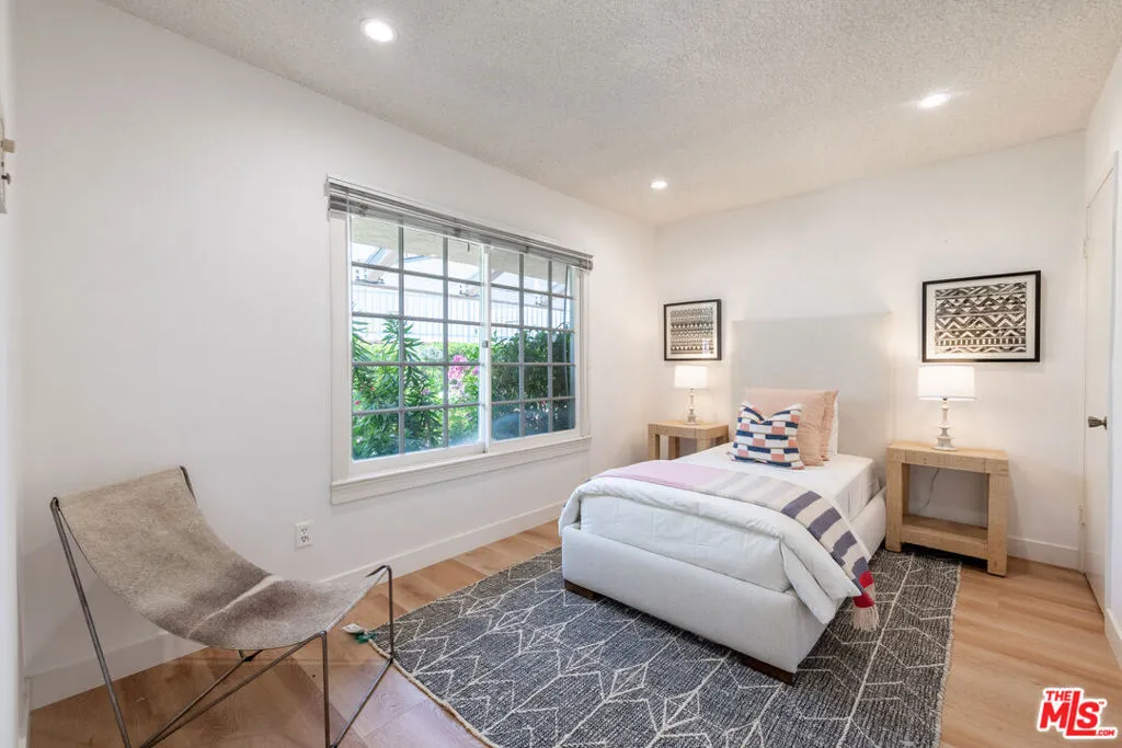 Encino, California 91436, United States, 5 Bedrooms Bedrooms, ,4 BathroomsBathrooms,Residential,Active,159322