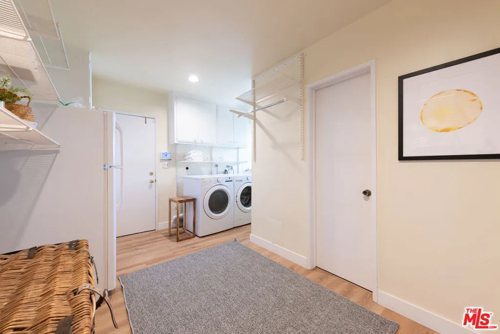 Encino, California 91436, United States, 5 Bedrooms Bedrooms, ,4 BathroomsBathrooms,Residential,Active,159322