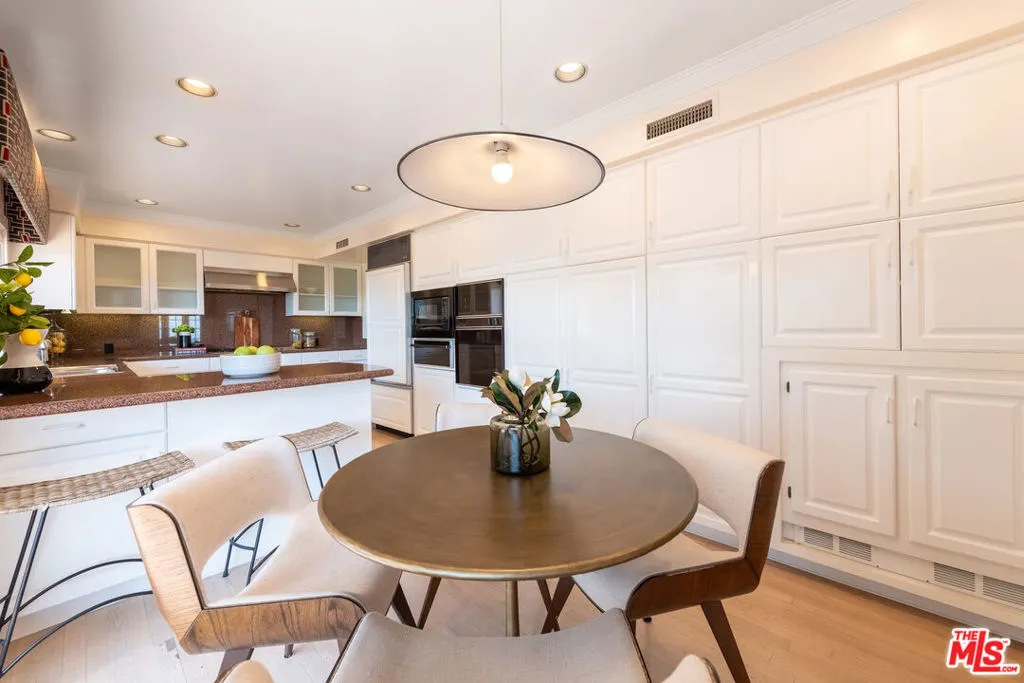 Encino, California 91436, United States, 5 Bedrooms Bedrooms, ,4 BathroomsBathrooms,Residential,Active,159322