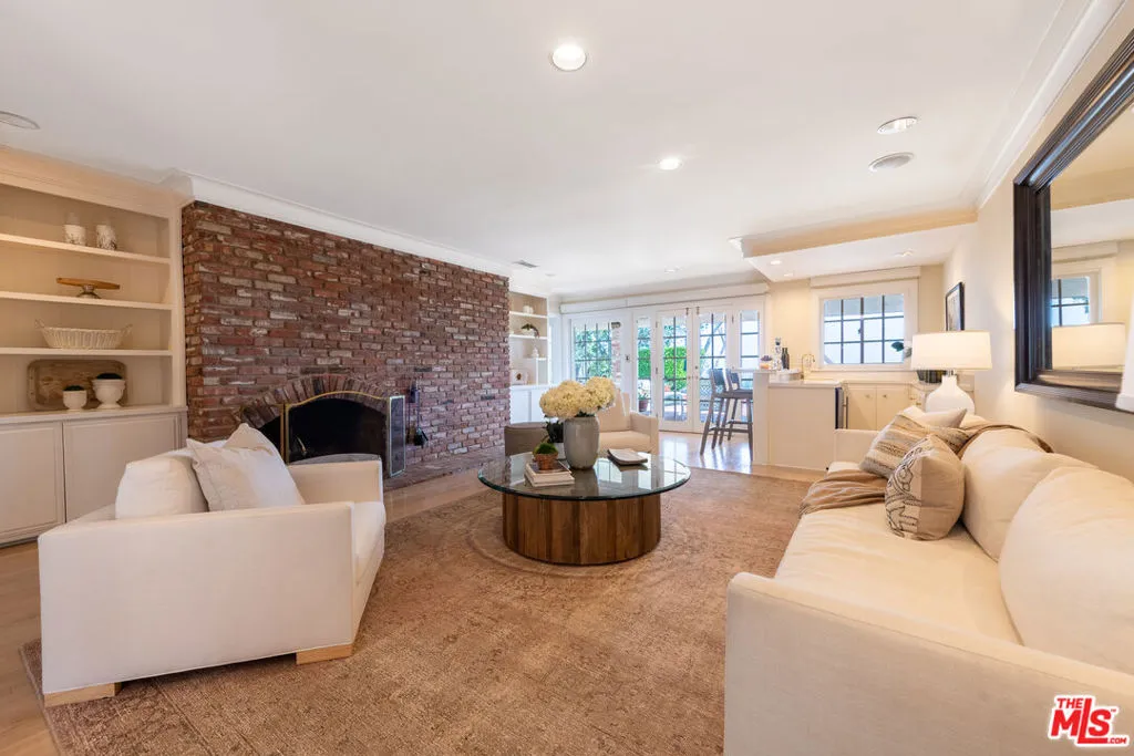 Encino, California 91436, United States, 5 Bedrooms Bedrooms, ,4 BathroomsBathrooms,Residential,Active,159322