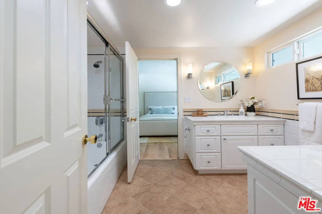 Encino, California 91436, United States, 5 Bedrooms Bedrooms, ,4 BathroomsBathrooms,Residential,Active,159322