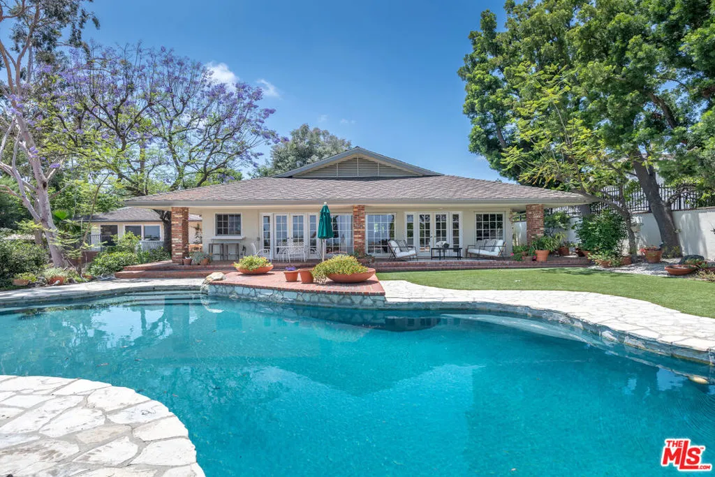 Encino, California 91436, United States, 5 Bedrooms Bedrooms, ,4 BathroomsBathrooms,Residential,Active,159322