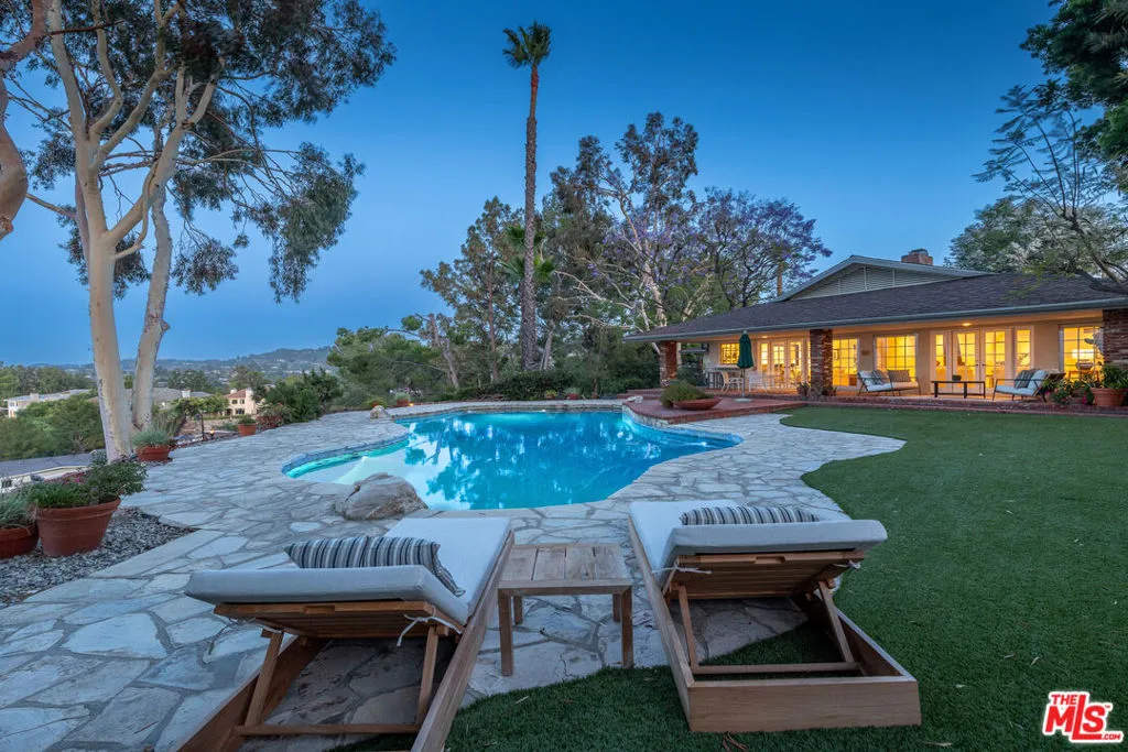 Encino, California 91436, United States, 5 Bedrooms Bedrooms, ,4 BathroomsBathrooms,Residential,Active,159322