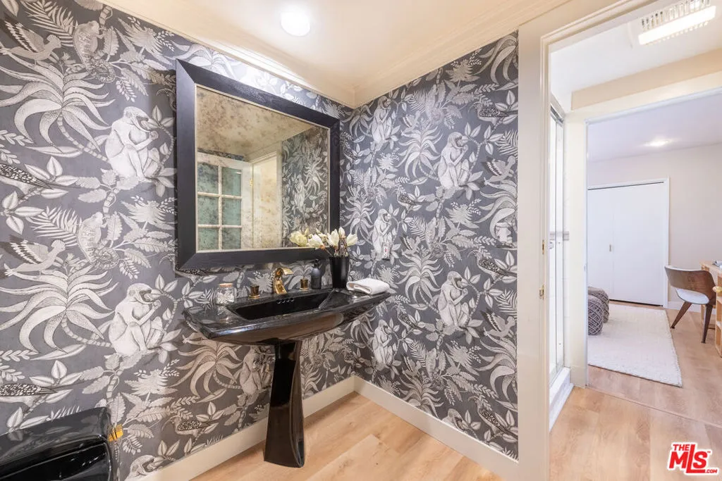 Encino, California 91436, United States, 5 Bedrooms Bedrooms, ,4 BathroomsBathrooms,Residential,Active,159322