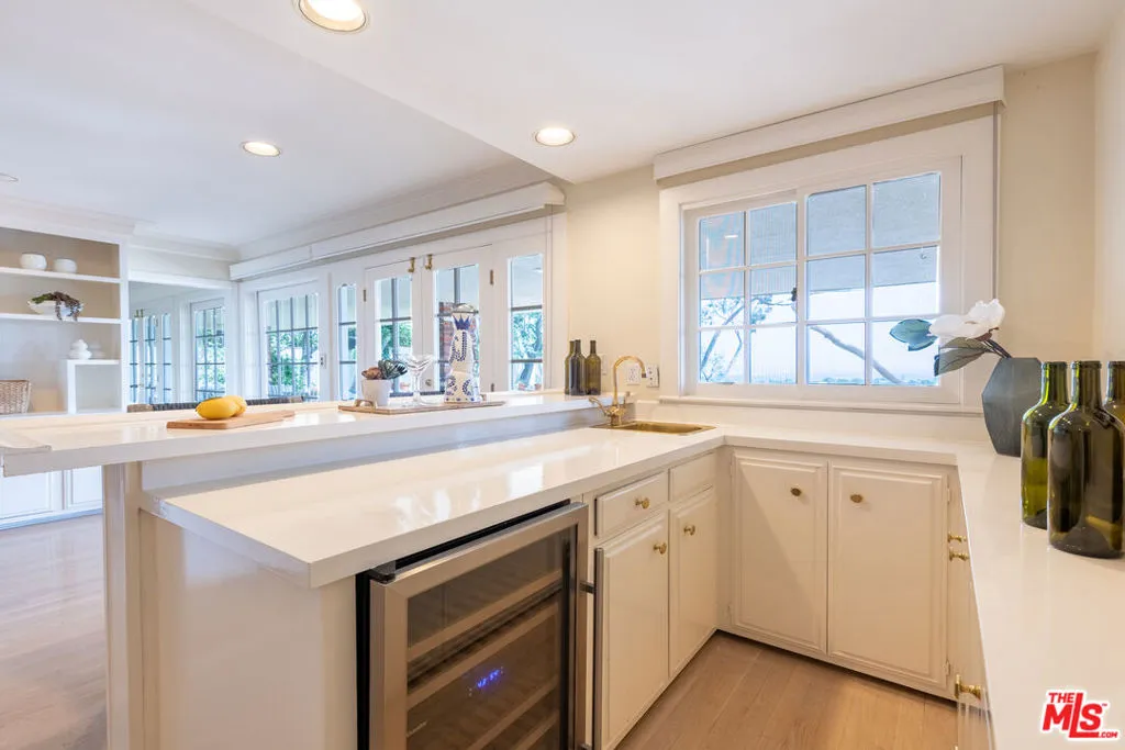 Encino, California 91436, United States, 5 Bedrooms Bedrooms, ,4 BathroomsBathrooms,Residential,Active,159322