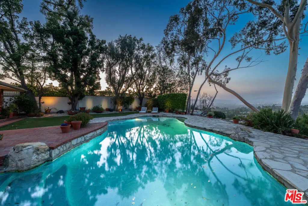 Encino, California 91436, United States, 5 Bedrooms Bedrooms, ,4 BathroomsBathrooms,Residential,Active,159322