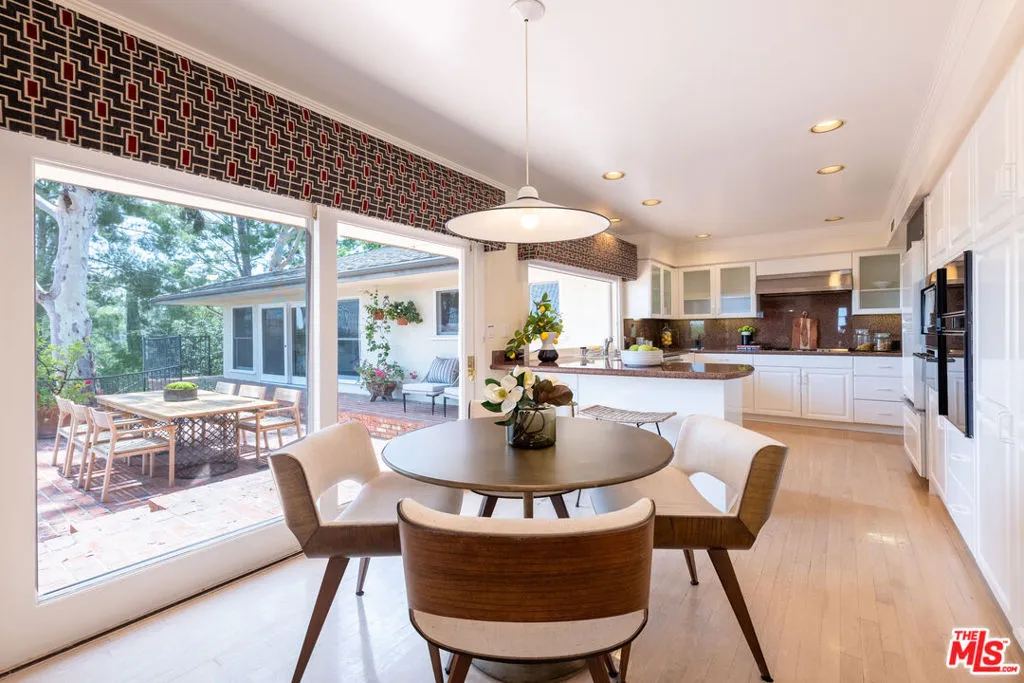 Encino, California 91436, United States, 5 Bedrooms Bedrooms, ,4 BathroomsBathrooms,Residential,Active,159322