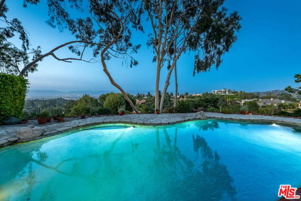 Encino, California 91436, United States, 5 Bedrooms Bedrooms, ,4 BathroomsBathrooms,Residential,Active,159322