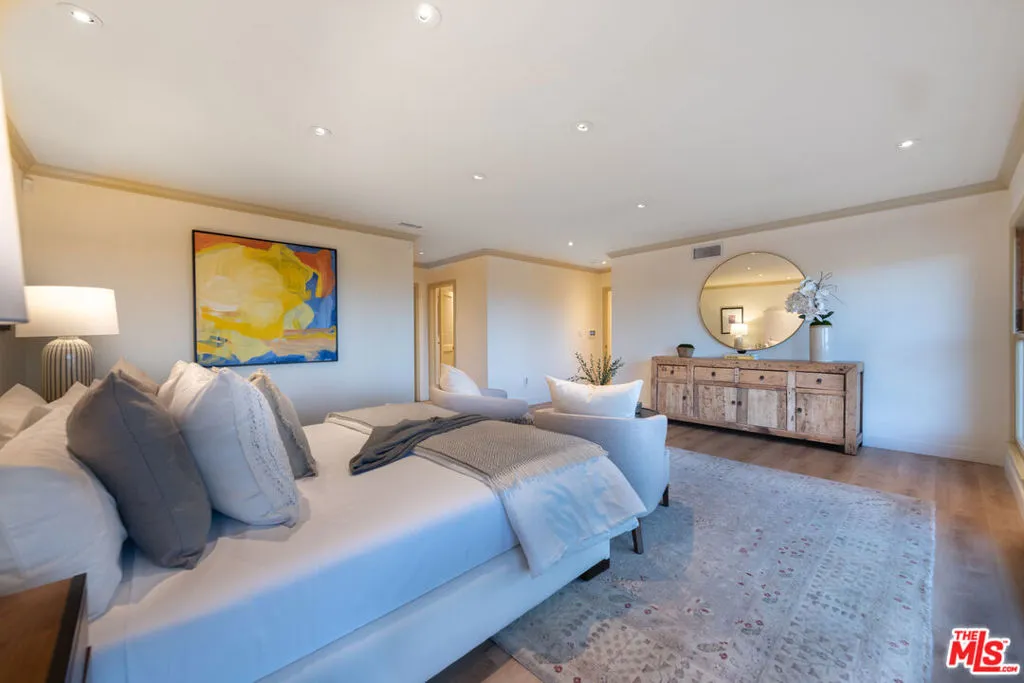 Encino, California 91436, United States, 5 Bedrooms Bedrooms, ,4 BathroomsBathrooms,Residential,Active,159322