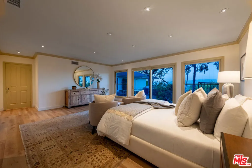 Encino, California 91436, United States, 5 Bedrooms Bedrooms, ,4 BathroomsBathrooms,Residential,Active,159322