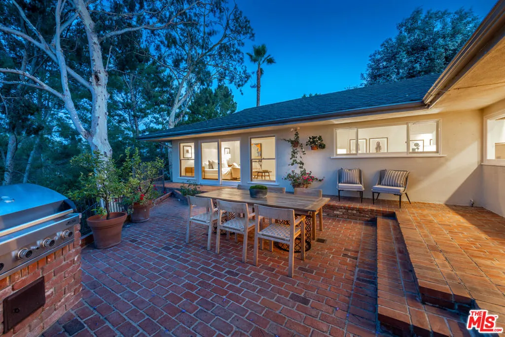 Encino, California 91436, United States, 5 Bedrooms Bedrooms, ,4 BathroomsBathrooms,Residential,Active,159322