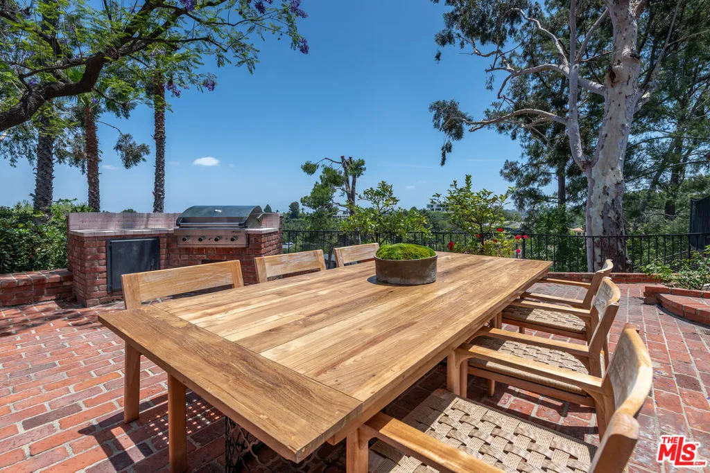 Encino, California 91436, United States, 5 Bedrooms Bedrooms, ,4 BathroomsBathrooms,Residential,Active,159322