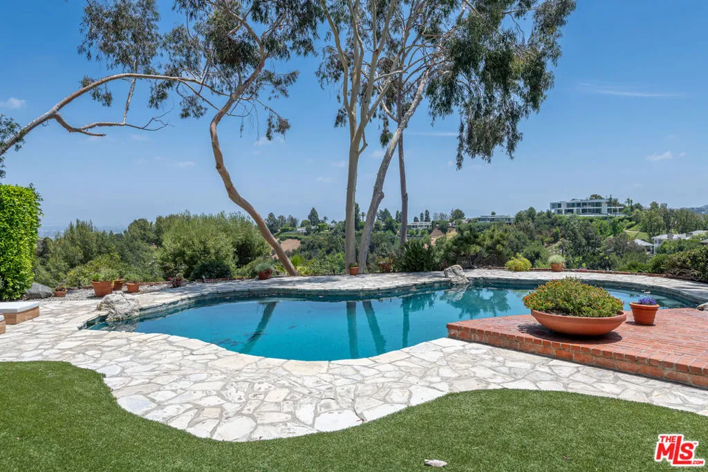 Encino, California 91436, United States, 5 Bedrooms Bedrooms, ,4 BathroomsBathrooms,Residential,Active,159322