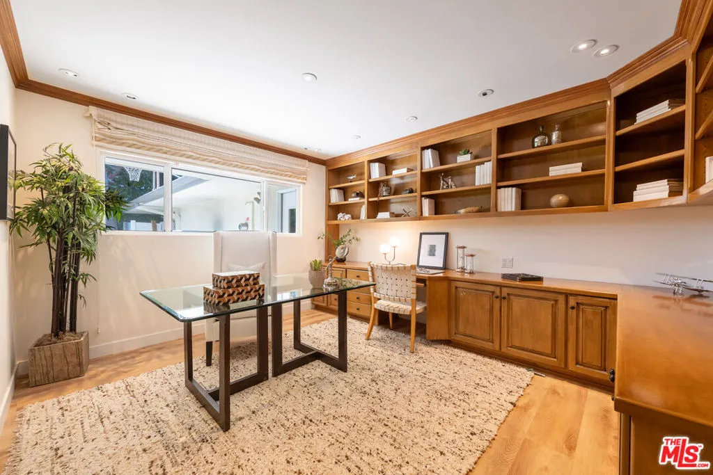 Encino, California 91436, United States, 5 Bedrooms Bedrooms, ,4 BathroomsBathrooms,Residential,Active,159322