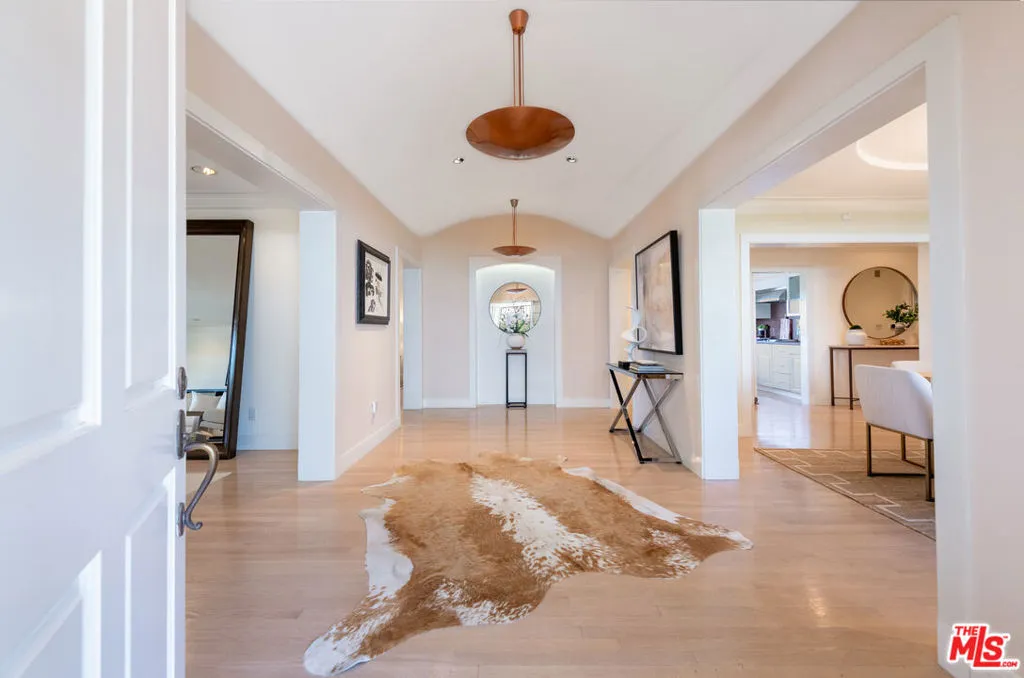 Encino, California 91436, United States, 5 Bedrooms Bedrooms, ,4 BathroomsBathrooms,Residential,Active,159322