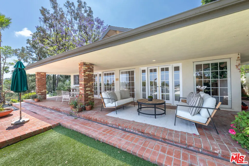 Encino, California 91436, United States, 5 Bedrooms Bedrooms, ,4 BathroomsBathrooms,Residential,Active,159322