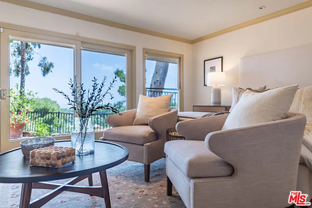 Encino, California 91436, United States, 5 Bedrooms Bedrooms, ,4 BathroomsBathrooms,Residential,Active,159322