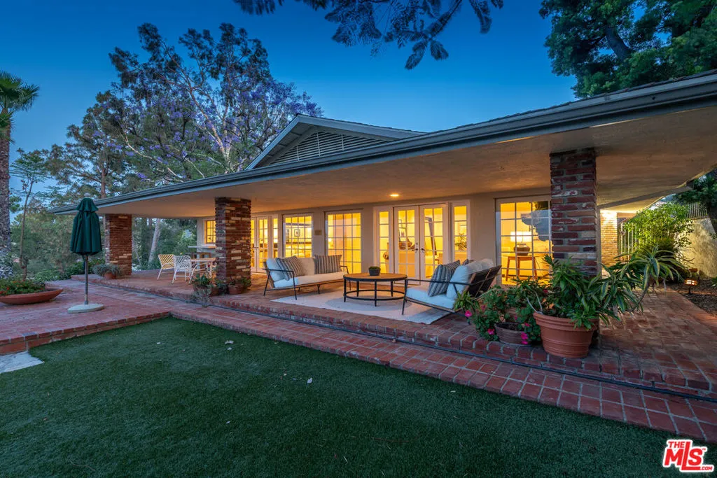 Encino, California 91436, United States, 5 Bedrooms Bedrooms, ,4 BathroomsBathrooms,Residential,Active,159322