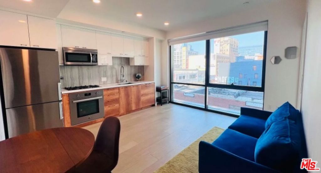 400 S Broadway 502