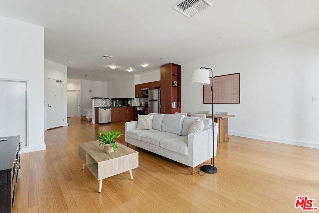 3810 Wilshire Boulevard 602