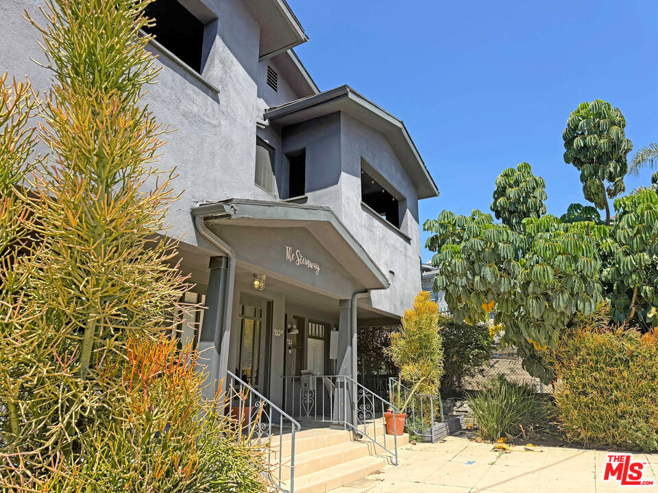 931 Everett Street