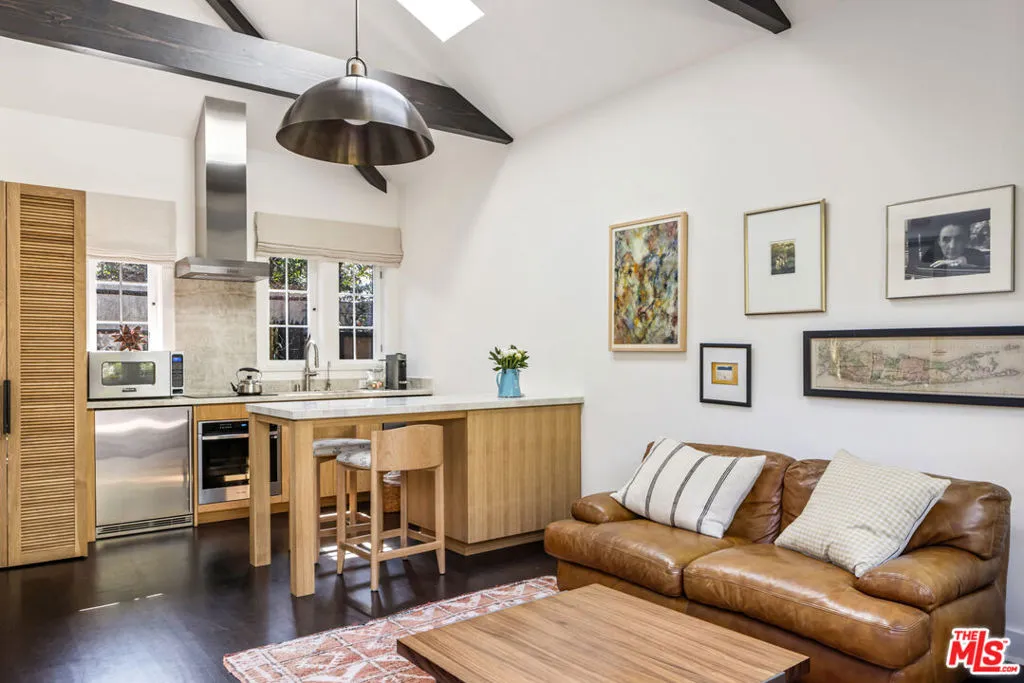 Santa Monica, California 90402, United States, 5 Bedrooms Bedrooms, ,6 BathroomsBathrooms,Residential,Active,240485