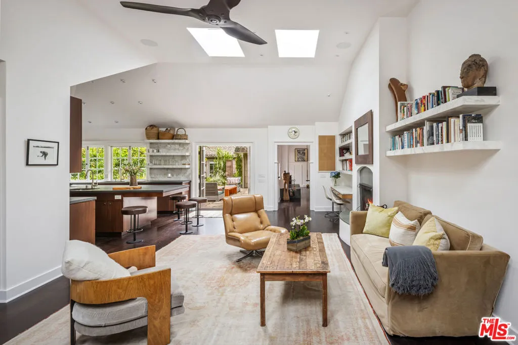 Santa Monica, California 90402, United States, 5 Bedrooms Bedrooms, ,6 BathroomsBathrooms,Residential,Active,240485