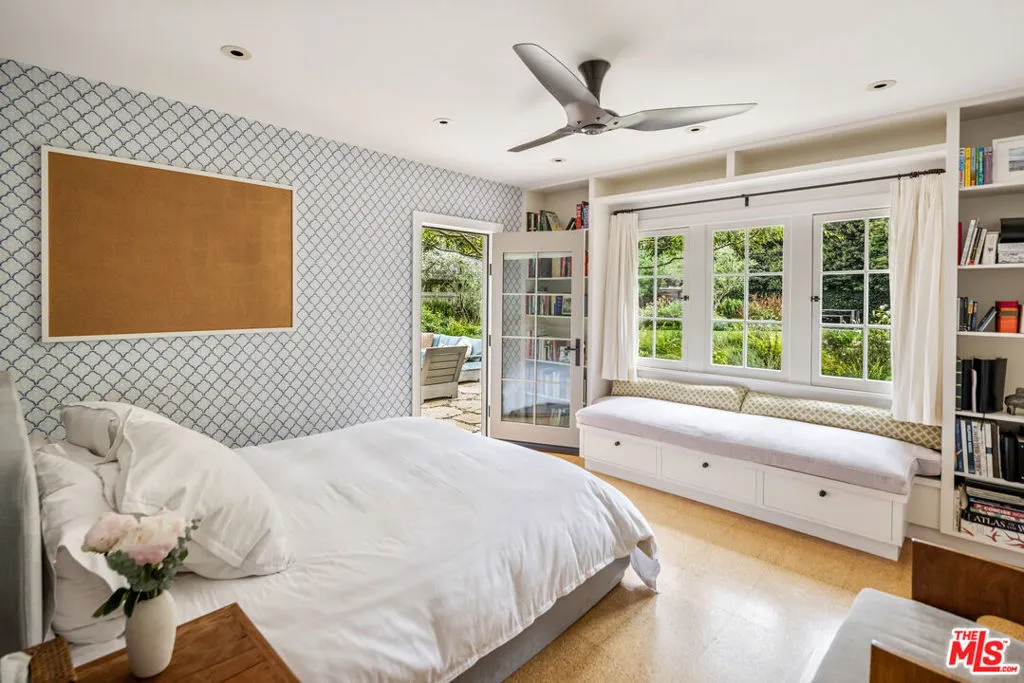 Santa Monica, California 90402, United States, 5 Bedrooms Bedrooms, ,6 BathroomsBathrooms,Residential,Active,240485