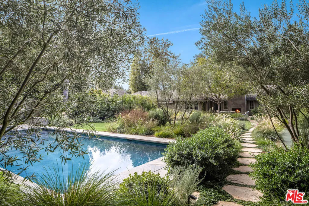 Santa Monica, California 90402, United States, 5 Bedrooms Bedrooms, ,6 BathroomsBathrooms,Residential,Active,240485