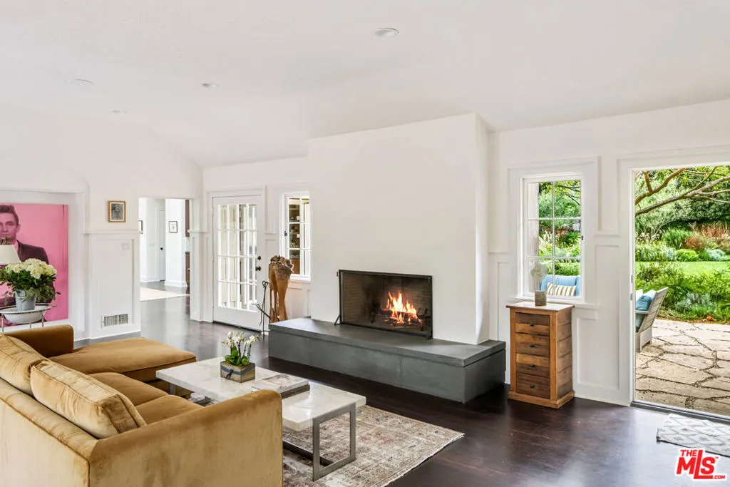 Santa Monica, California 90402, United States, 5 Bedrooms Bedrooms, ,6 BathroomsBathrooms,Residential,Active,240485