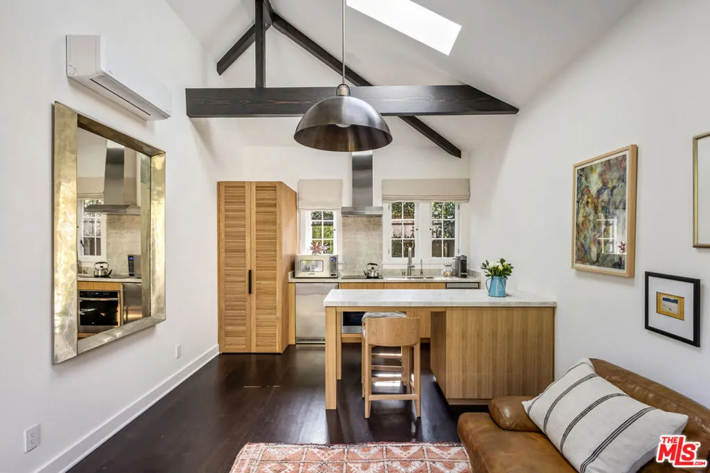 Santa Monica, California 90402, United States, 5 Bedrooms Bedrooms, ,6 BathroomsBathrooms,Residential,Active,240485