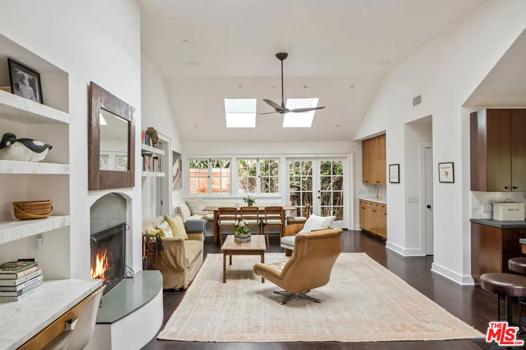 Santa Monica, California 90402, United States, 5 Bedrooms Bedrooms, ,6 BathroomsBathrooms,Residential,Active,240485