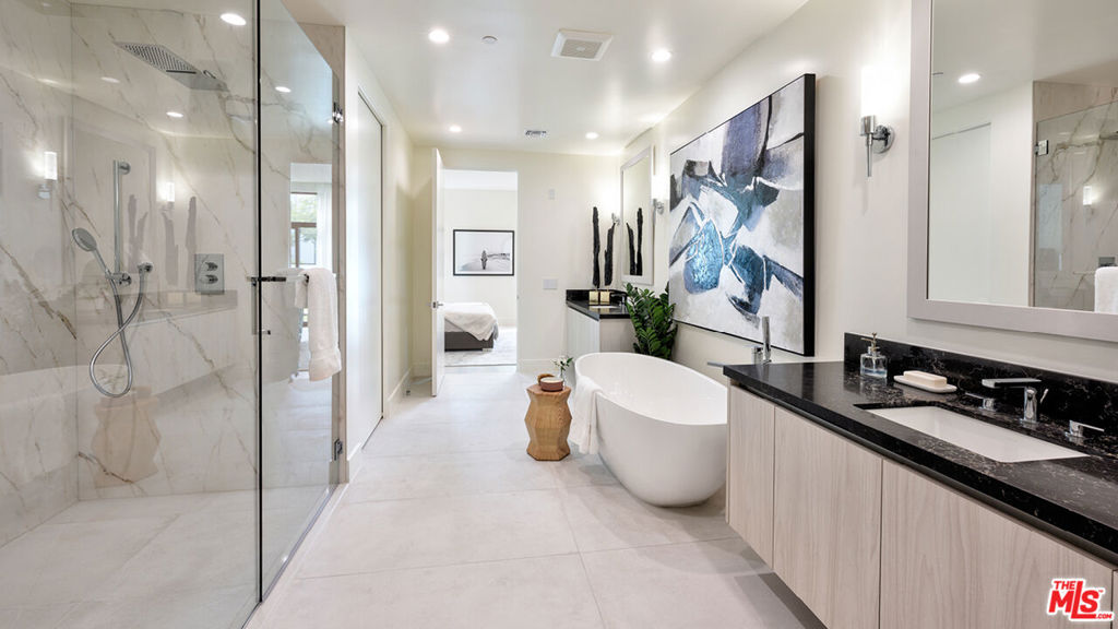 425 N Palm Drive 104