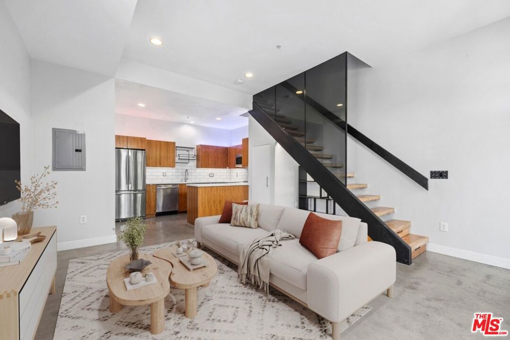 140 S Gramercy Place 1