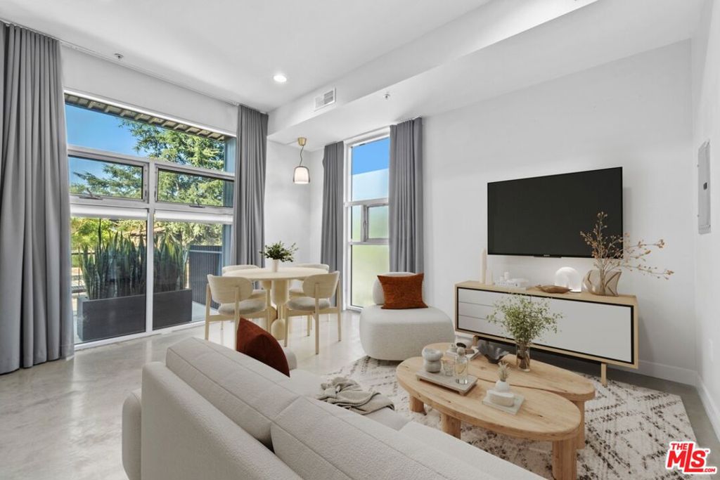 140 S Gramercy Place 1